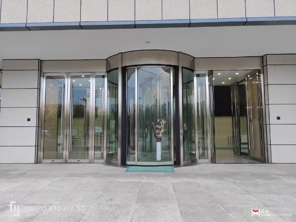 南方航空西安辦公樓兩翼旋轉(zhuǎn)門工程