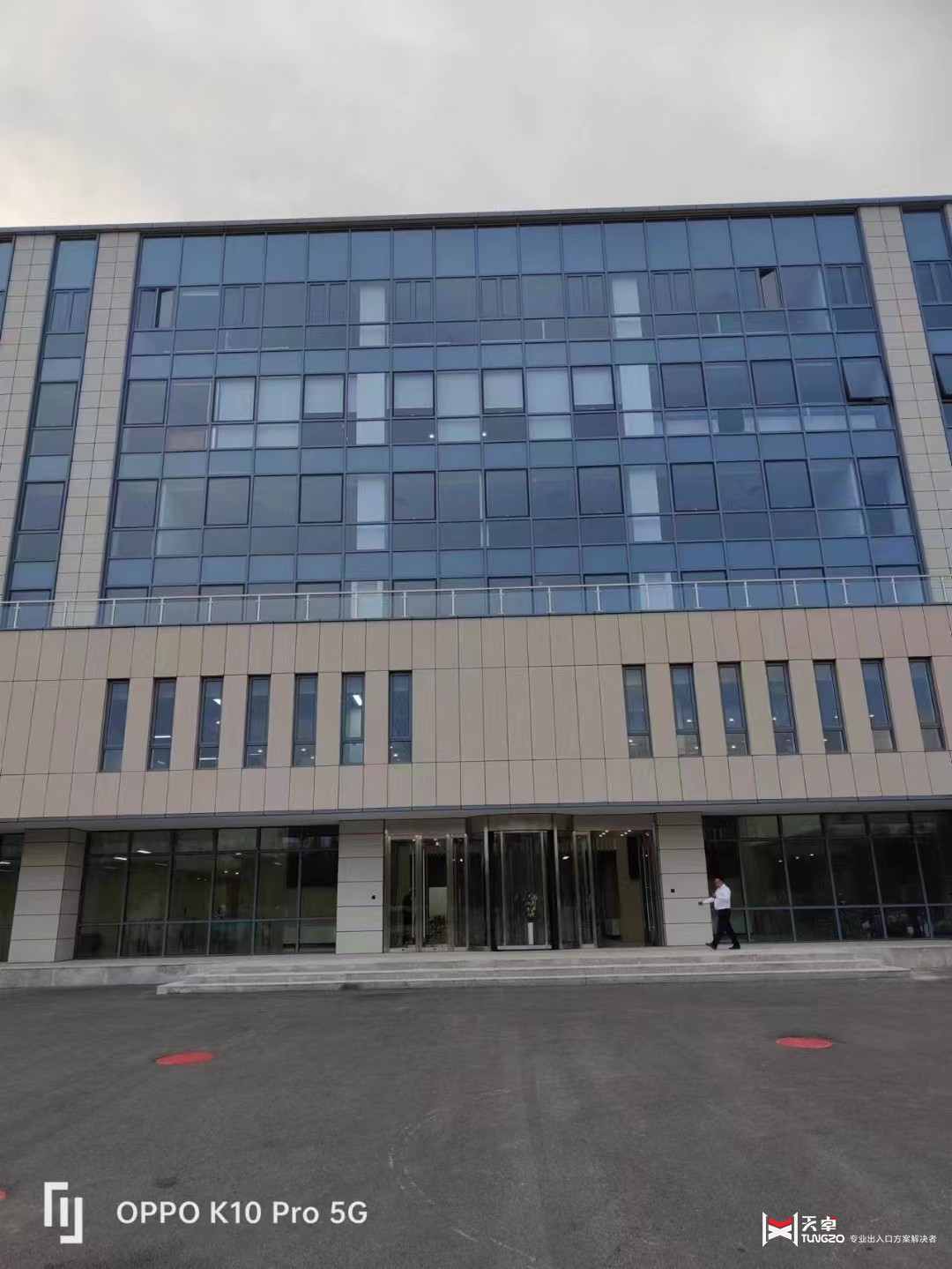 41辦公樓旋轉門兩翼-咸陽機場南方航空 _20220930145849.jpg