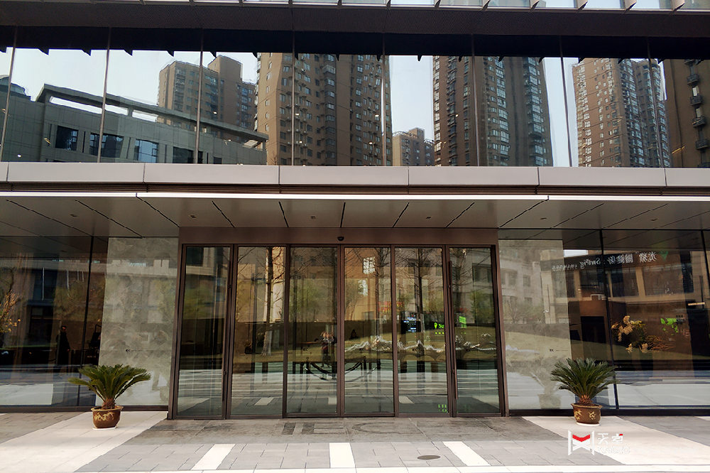 西安經開萬科中心純銅自動門斗工程